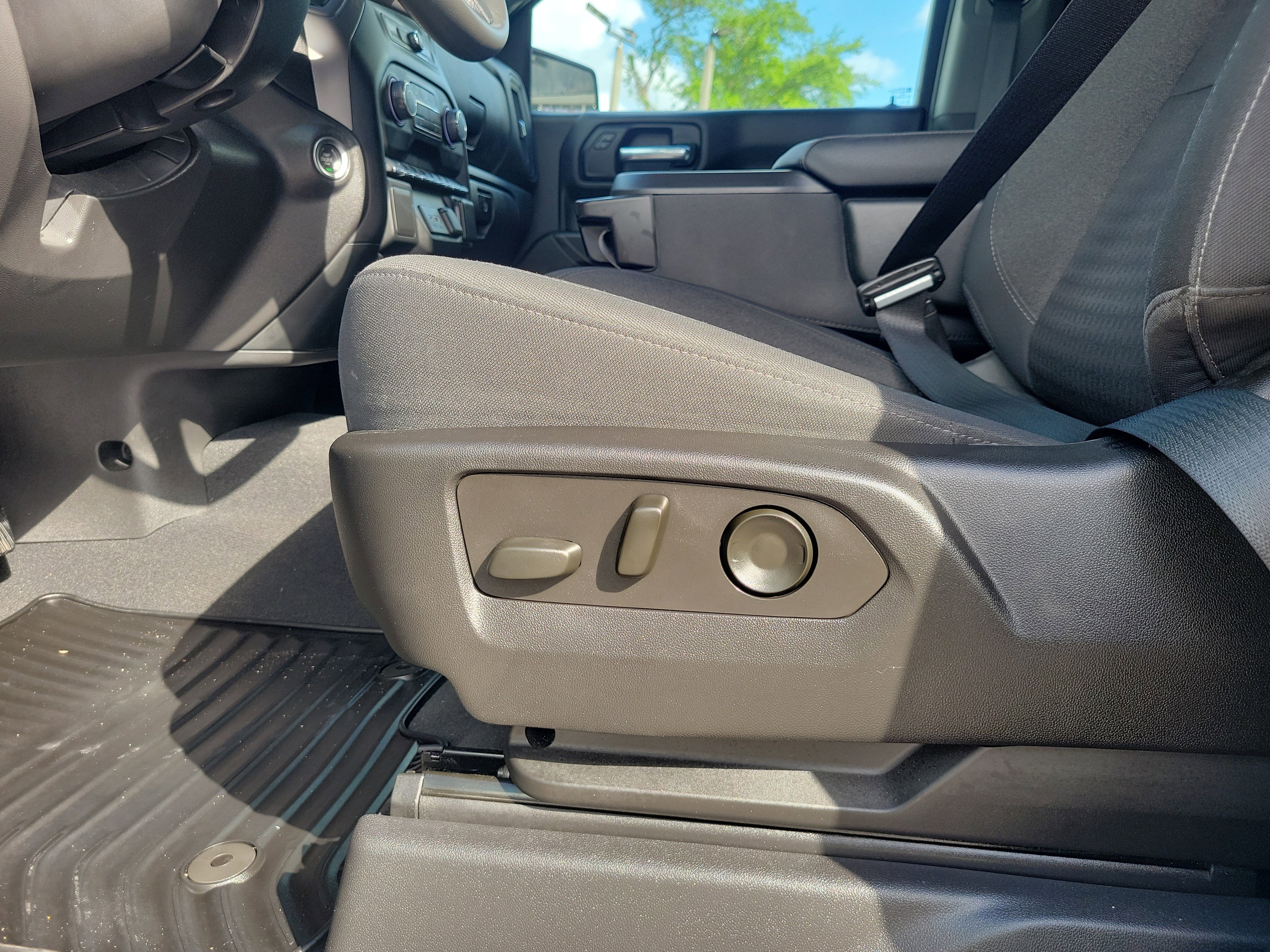 Used 2022 Chevrolet Silverado 1500 Custom image 12