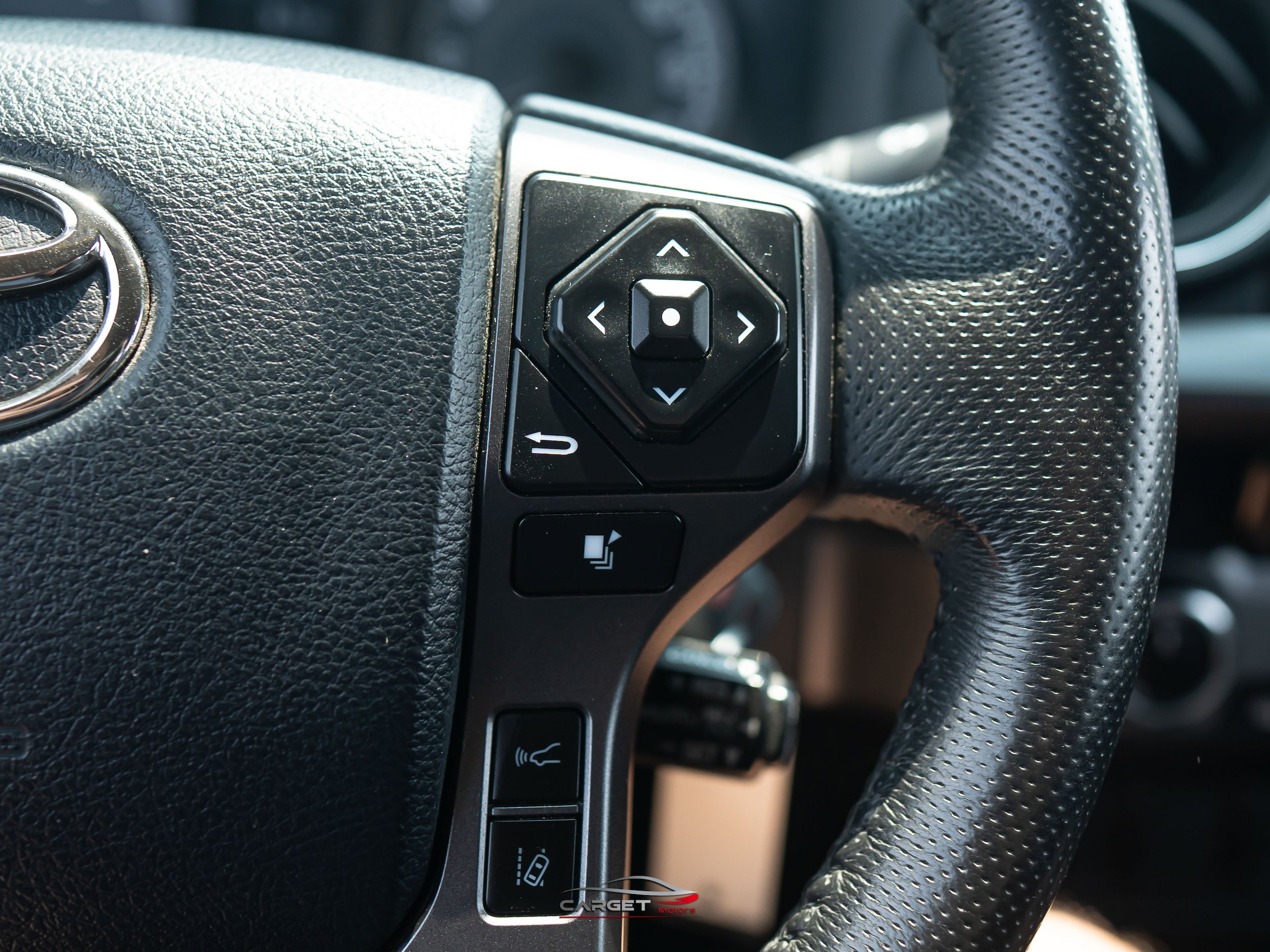 Used 2018 Toyota Tacoma TRD Sport AWD/4WD image 24