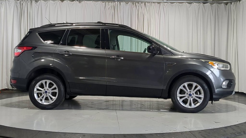 Used 2017 Ford Escape SE w/ Equipment Group 201A FWD image 11