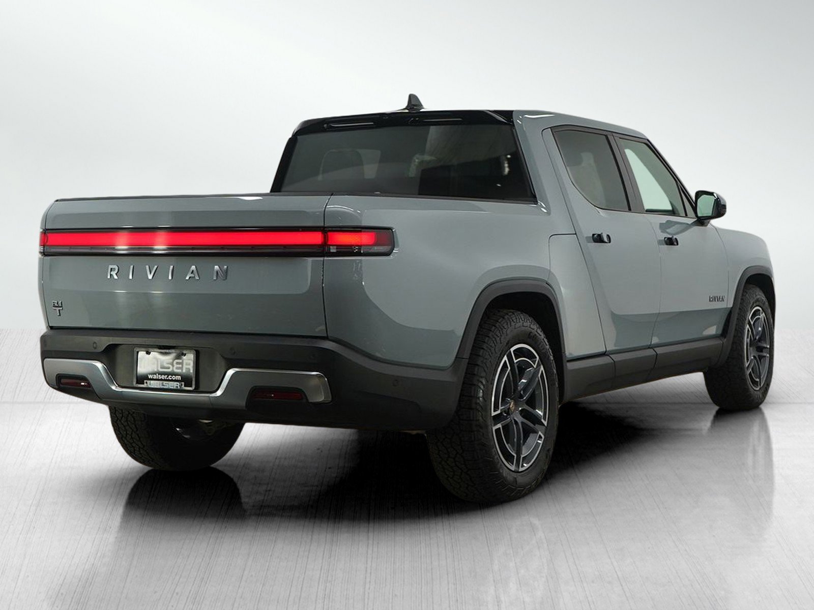 Used 2025 Rivian R1T Adventure image 5