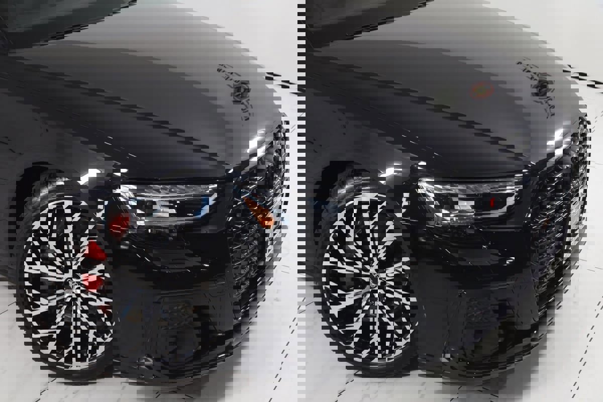 Used 2025 Audi S8 image 30