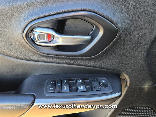 Used 2020 Jeep Cherokee Latitude Plus image 19