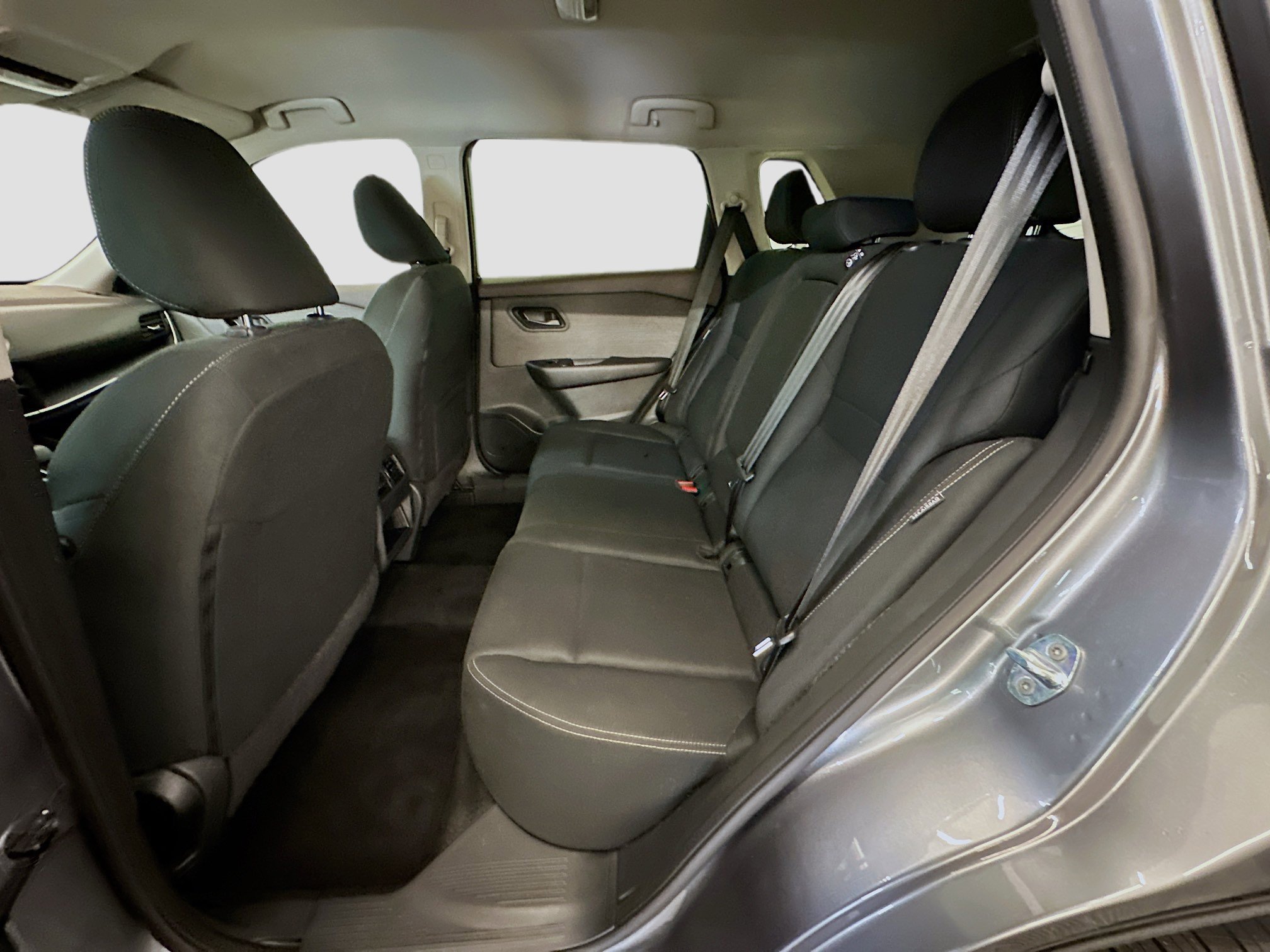 Used 2023 Nissan Rogue S AWD/4WD image 28