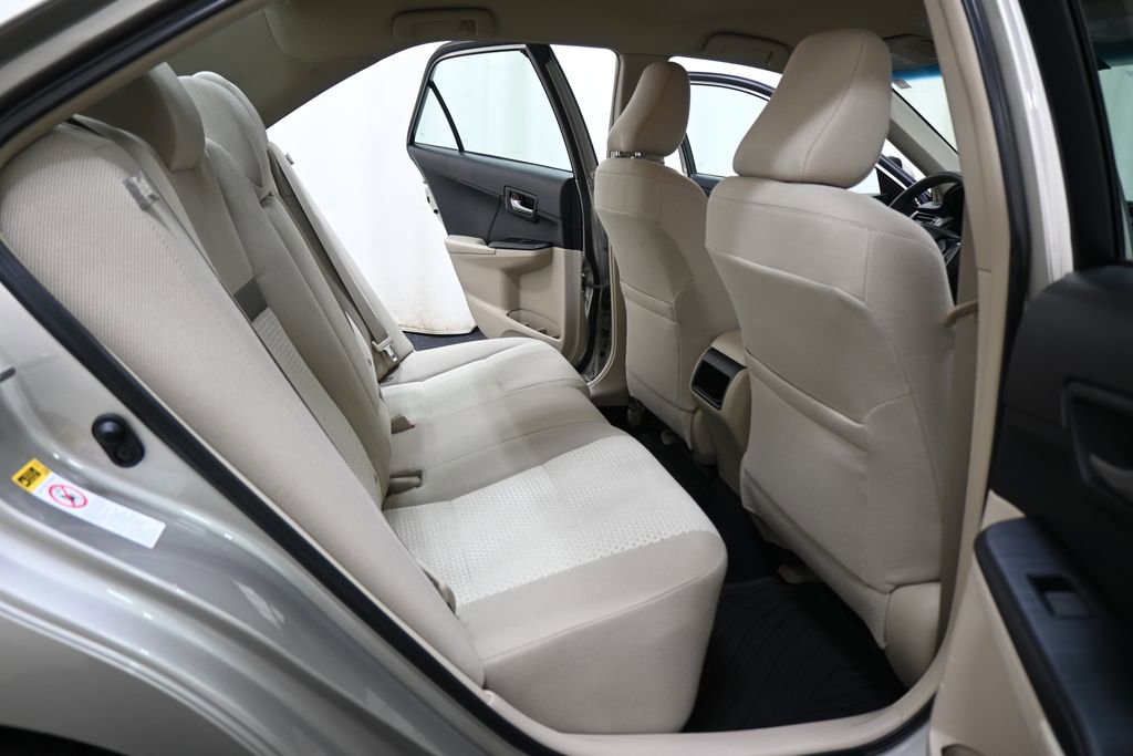 Used 2014 Toyota Camry LE FWD image 17