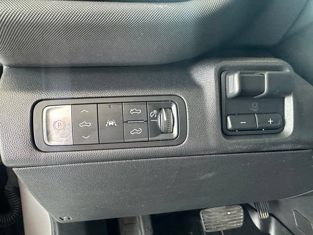 Used 2025 Chevrolet Silverado EV RST AWD/4WD image 34