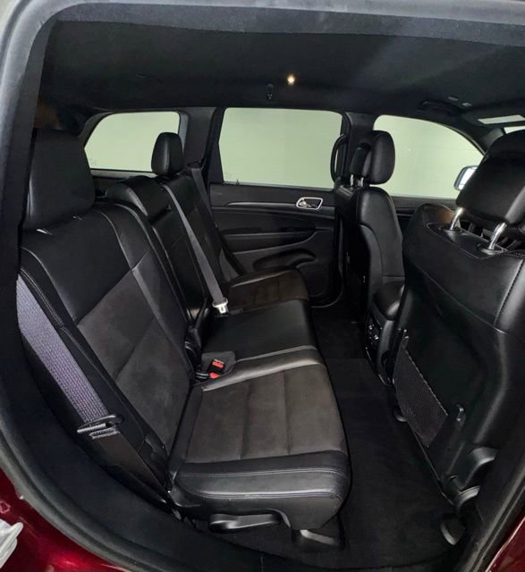 Used 2020 Jeep Grand Cherokee Laredo w/ Laredo X Package AWD/4WD image 13