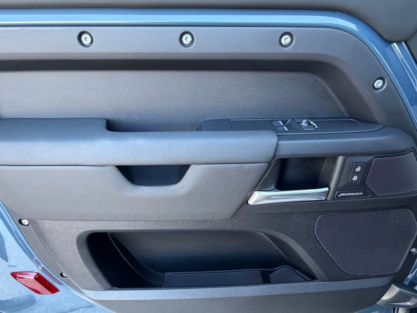 Used 2025 Land Rover Defender 90 S image 22