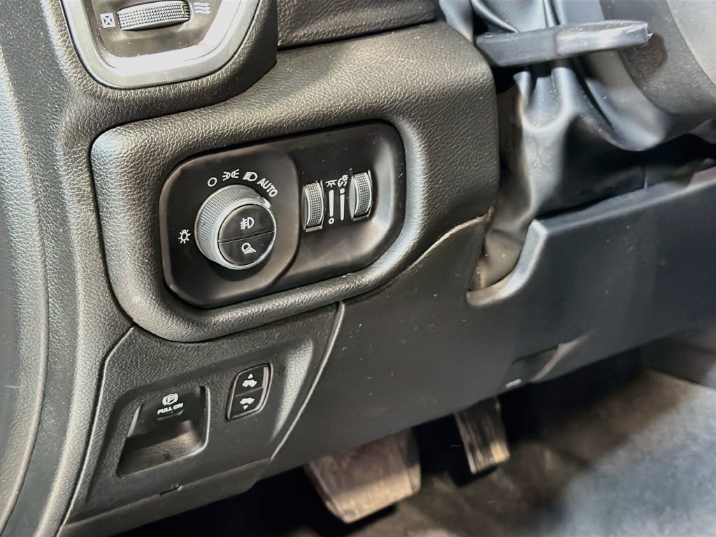 Used 2023 RAM 1500 Laramie AWD/4WD image 12