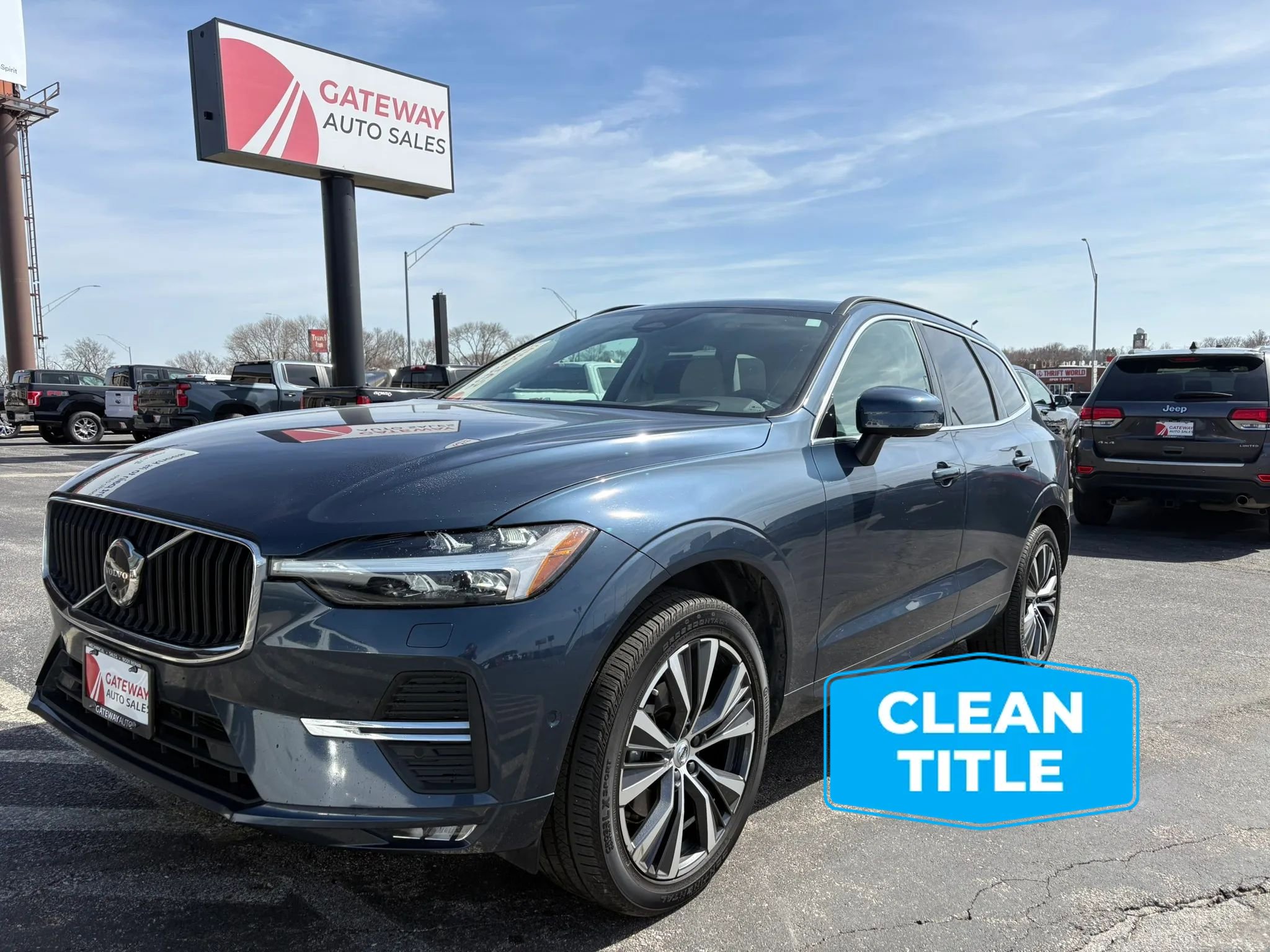 Used 2022 Volvo XC60 B5 Momentum w/ Advanced Package image 1
