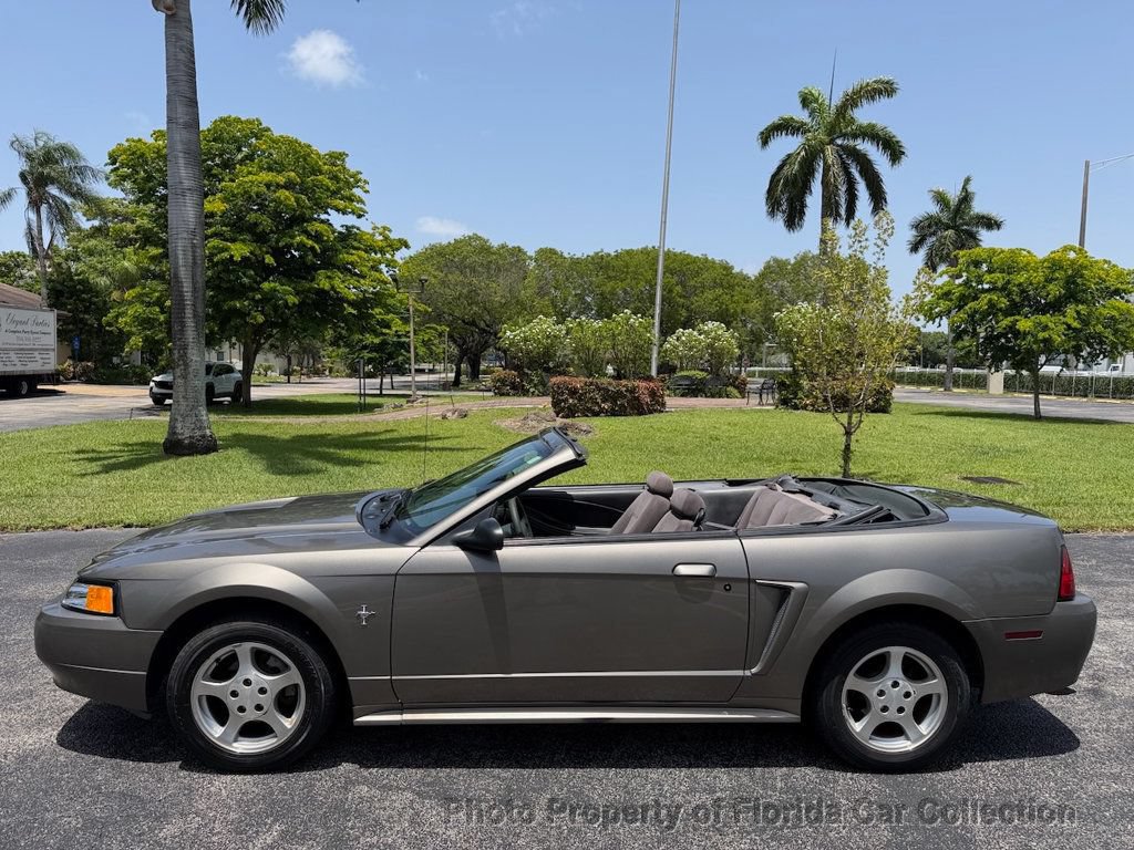 Used 2002 Ford Mustang Convertible RWD image 5