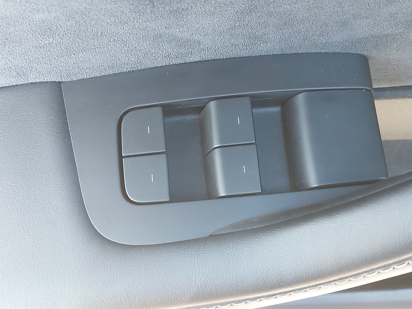 Used 2023 Tesla Model Y 2WD image 30