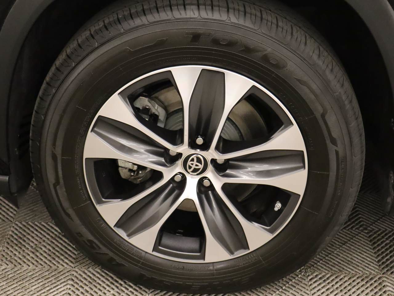 Used 2021 Toyota Highlander XLE FWD image 6