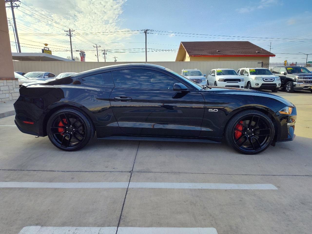 Used 2018 Ford Mustang GT RWD image 4