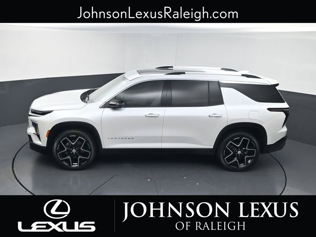 Used 2025 Chevrolet Traverse High Country FWD image 29