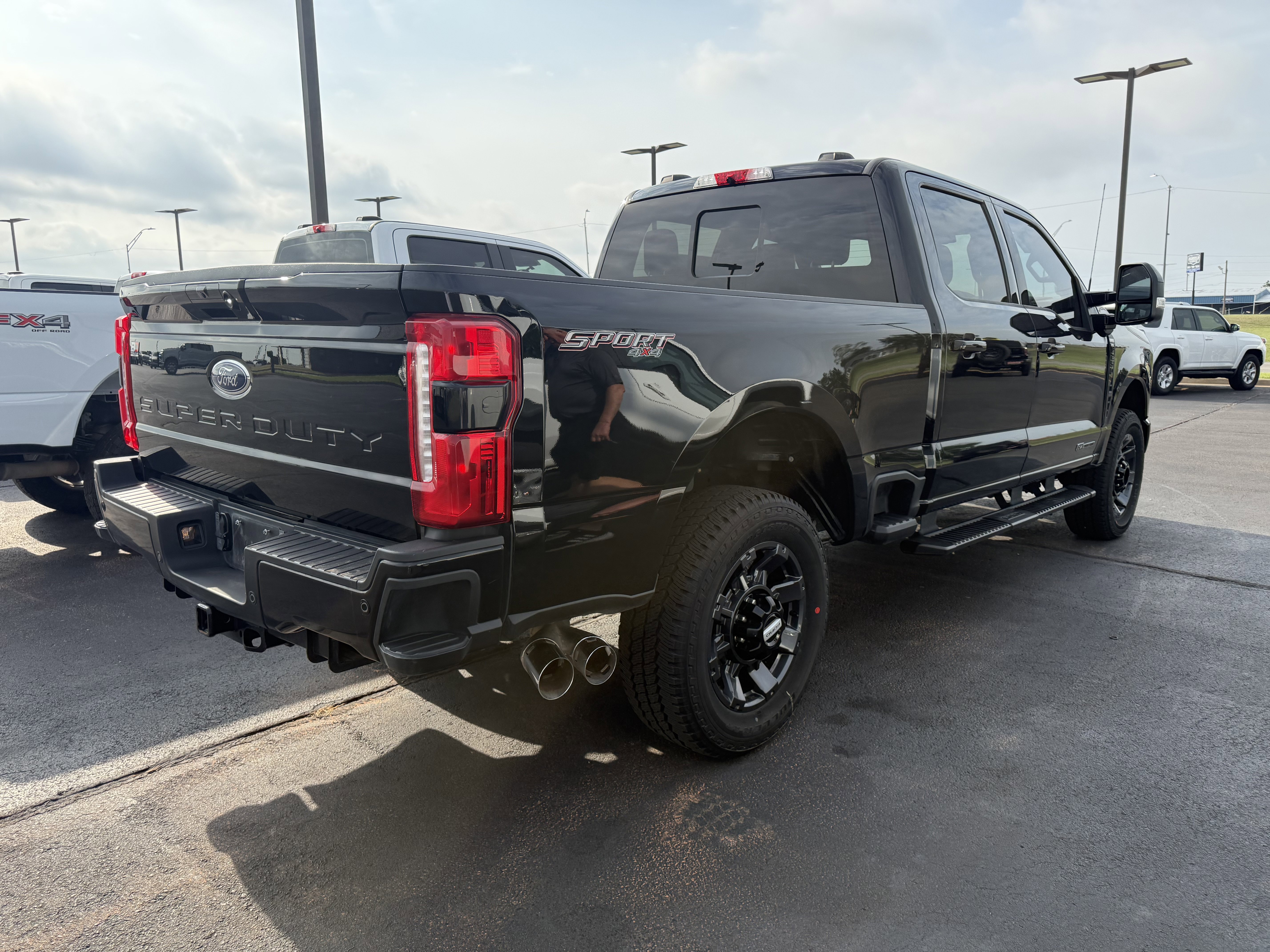 Used 2024 Ford F250 Lariat w/ Sport Appearance Package AWD/4WD image 3