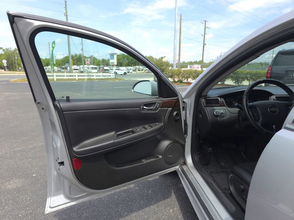 Used 2013 Chevrolet Impala LTZ FWD image 9