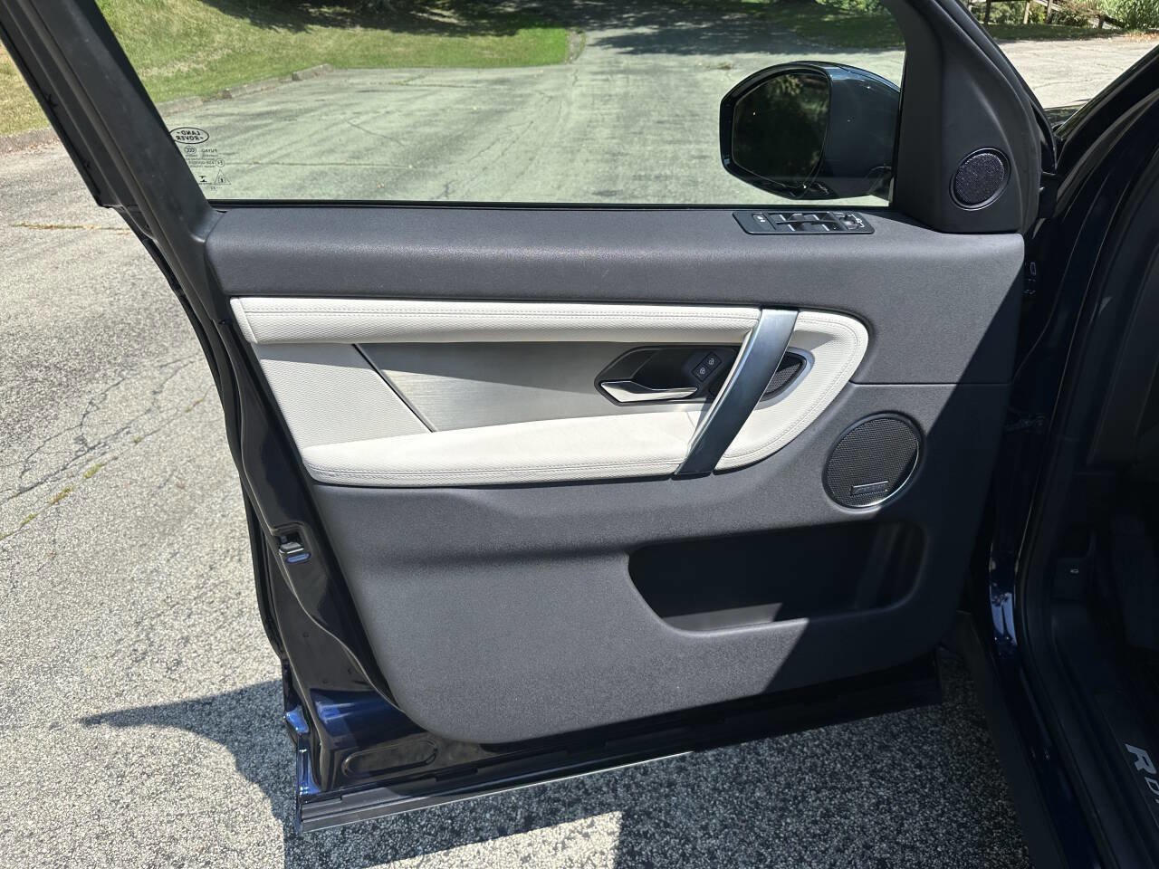 Used 2023 Land Rover Discovery Sport S R-Dynamic image 23