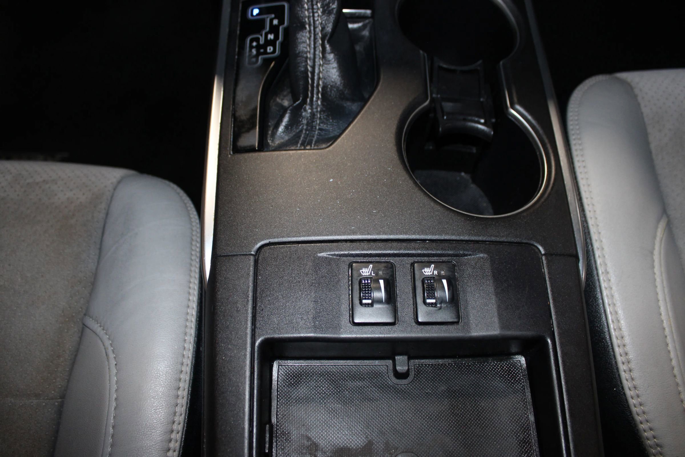 Used 2016 Toyota Camry XSE FWD image 17