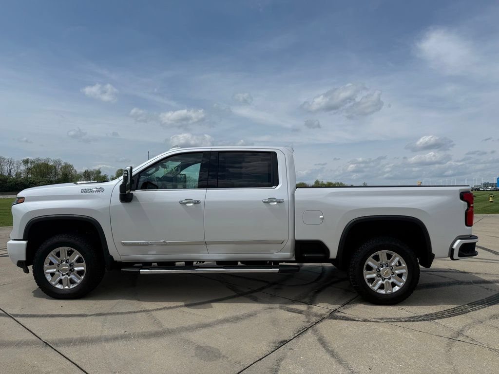 Used 2025 Chevrolet Silverado 2500 High Country w/ Technology Package AWD/4WD image 9