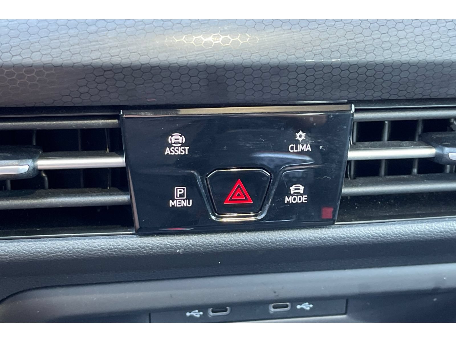 Used 2022 Volkswagen GTI SE FWD image 32