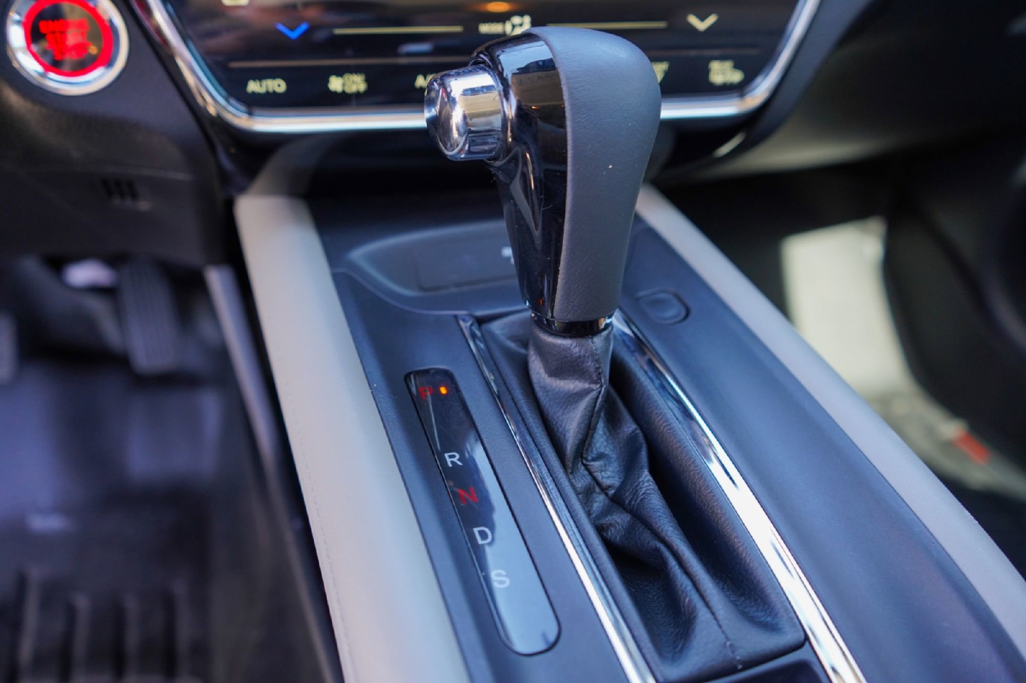 Used 2020 Honda HR-V Touring image 15