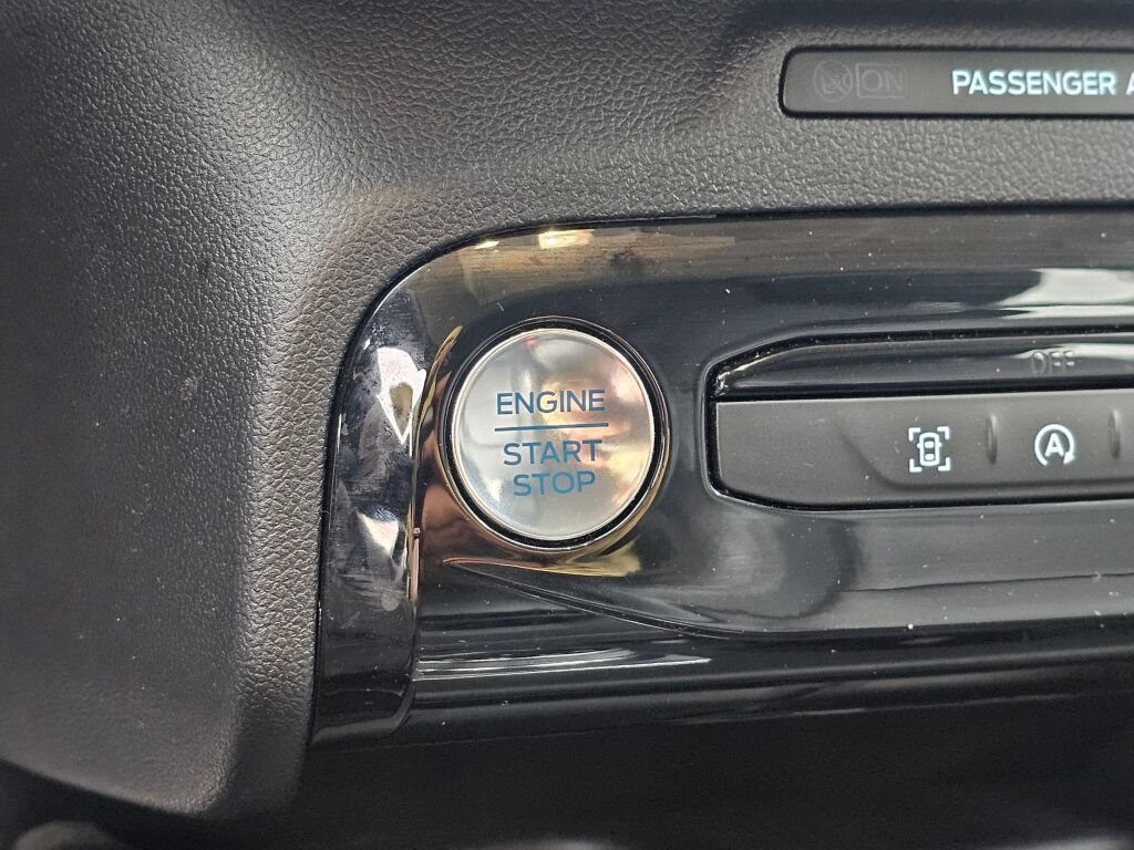 Certified 2025 Ford Escape Platinum AWD/4WD image 30
