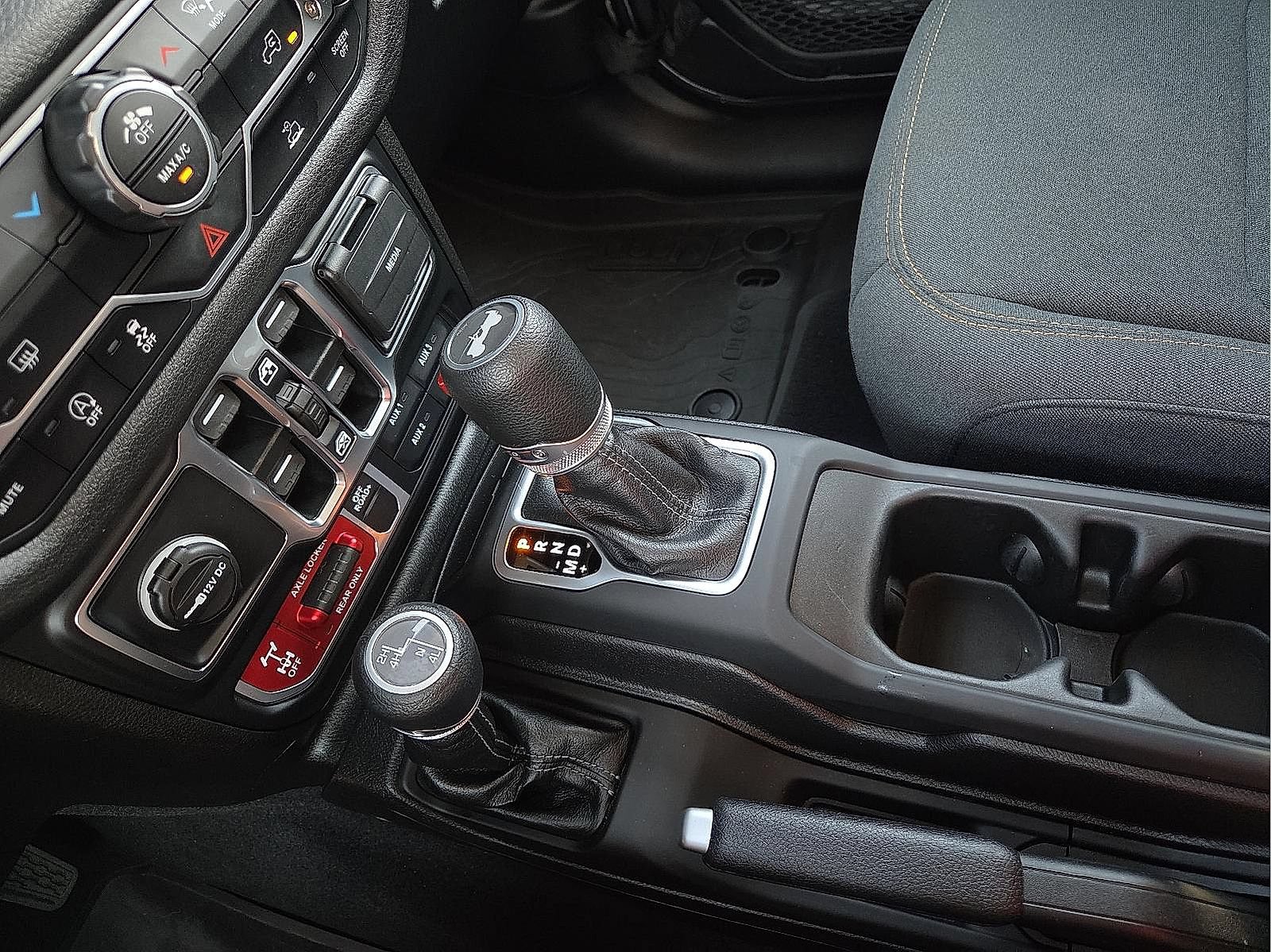 Used 2025 Jeep Wrangler Unlimited Sport AWD/4WD image 25