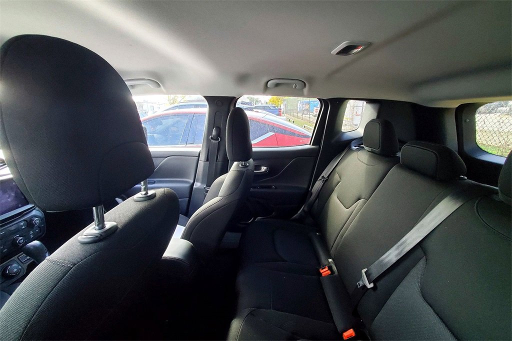 Used 2023 Jeep Renegade Latitude image 10