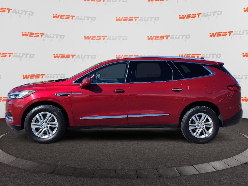 Used 2018 Buick Enclave Essence image 2