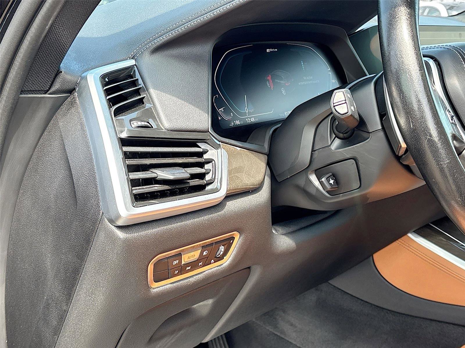 Used 2022 BMW X5 xDrive45e w/ Parking Assistance Package AWD/4WD image 10