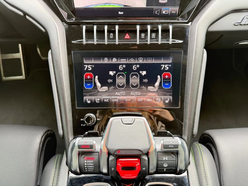 Used 2022 Lamborghini Urus AWD/4WD image 20