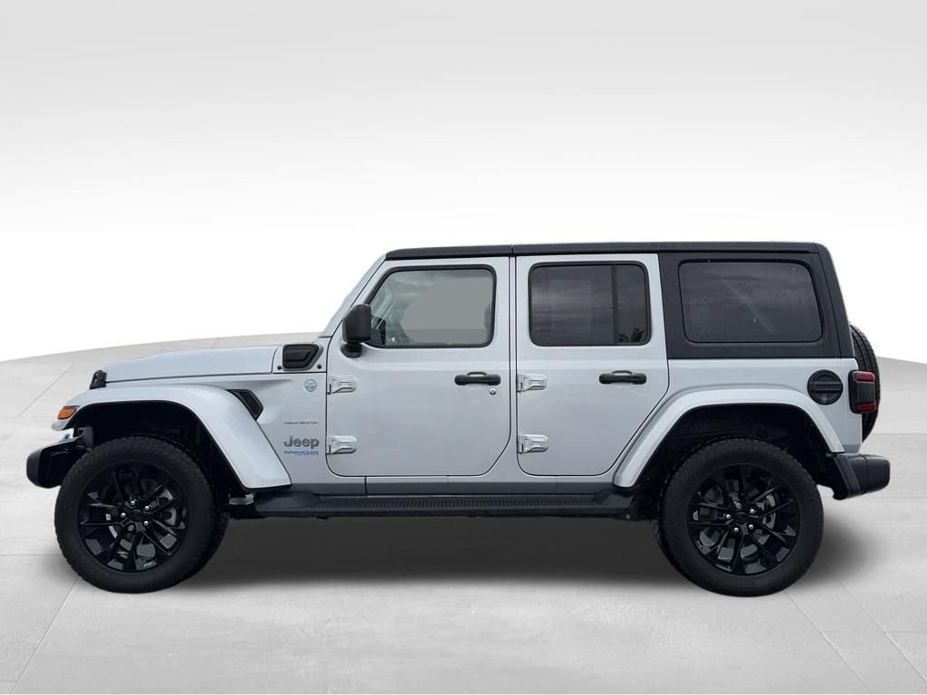 Used 2022 Jeep Wrangler Unlimited Sahara w/ Cold Weather Group AWD/4WD image 9
