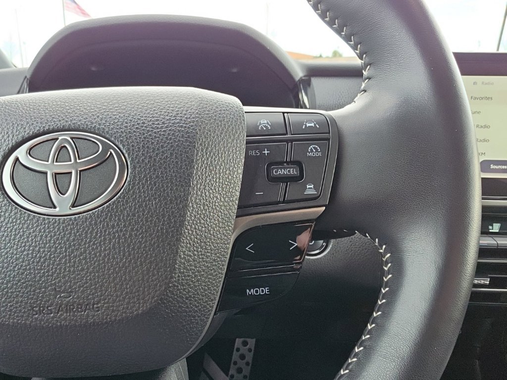 Used 2025 Toyota Camry SE FWD image 19