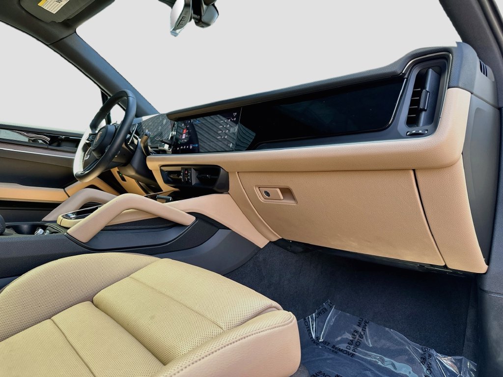 Certified 2026 Porsche Cayenne AWD/4WD image 30