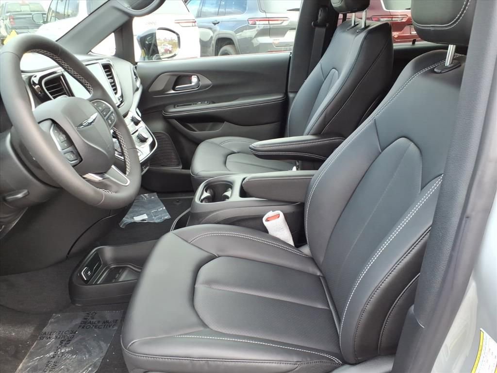 New 2026 Chrysler Voyager LX FWD image 12