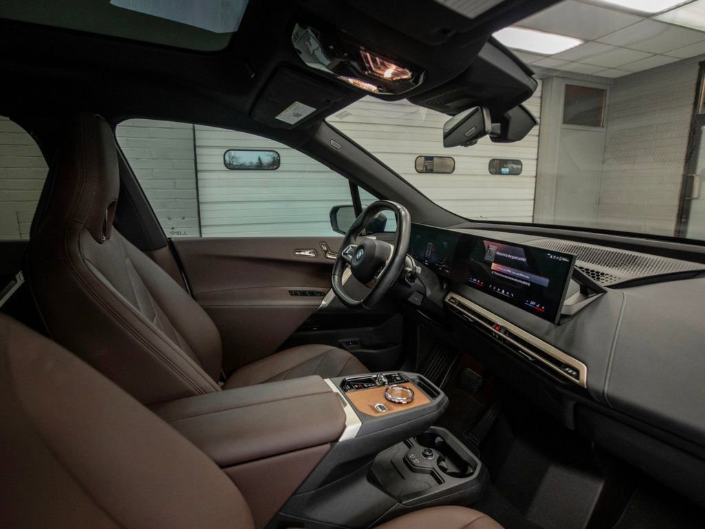 Used 2024 BMW iX xDrive50 w/ Sport Package AWD/4WD image 12