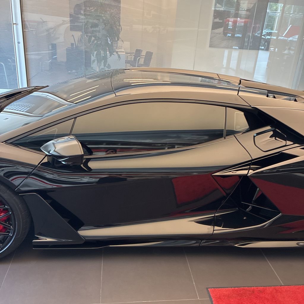 Used 2024 Lamborghini Revuelto AWD/4WD image 16