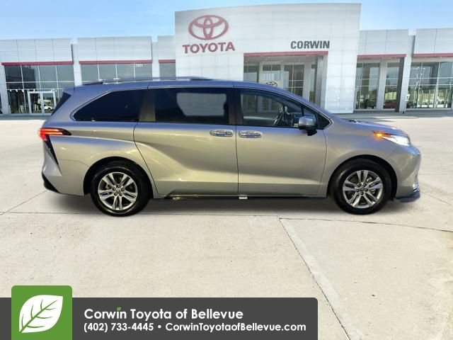 Used 2024 Toyota Sienna Limited image 6