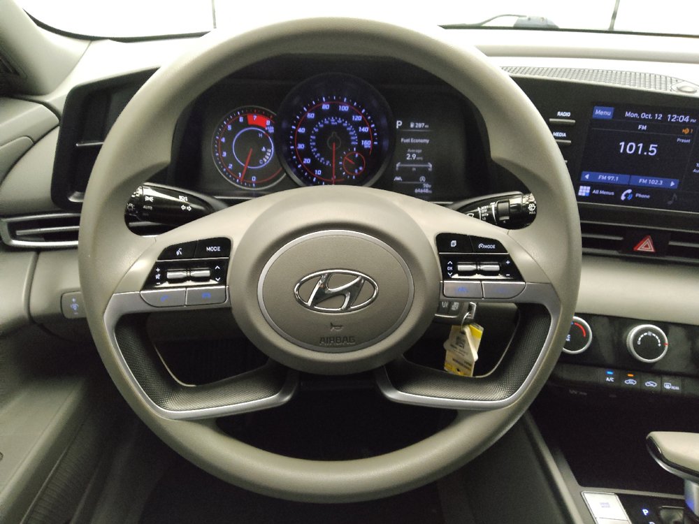 Used 2021 Hyundai Elantra SE FWD image 22
