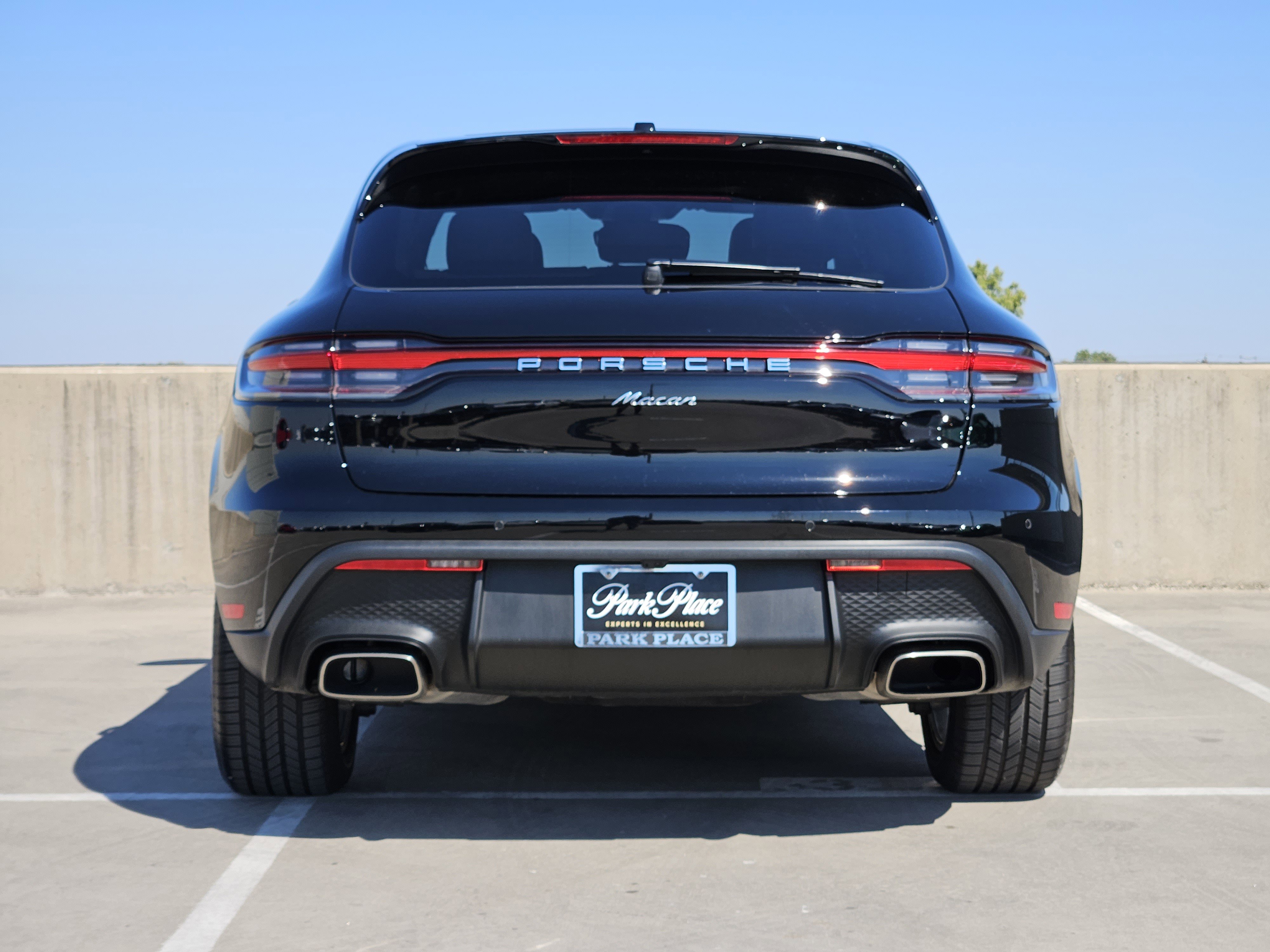 Certified 2025 Porsche Macan image 7