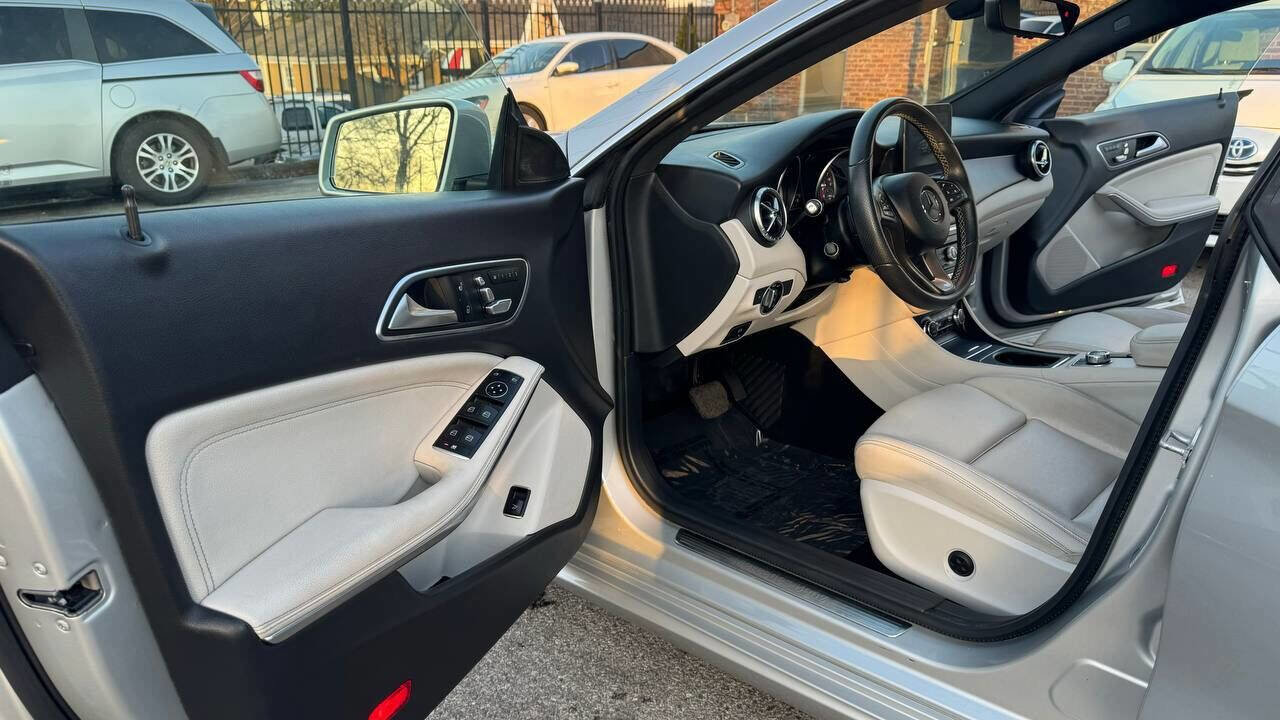 Used 2018 Mercedes-Benz CLA 250 image 13