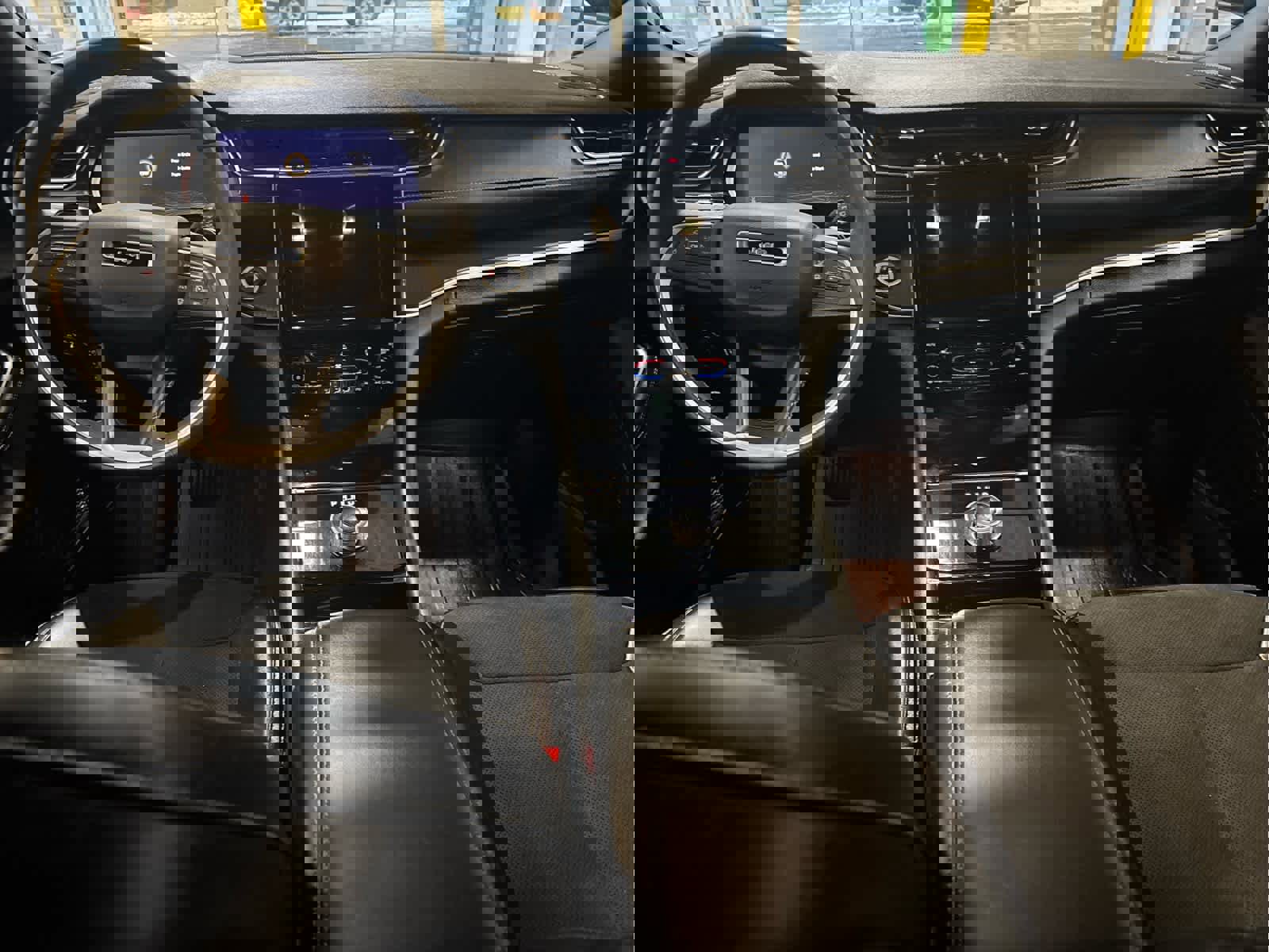 Used 2023 Jeep Grand Cherokee L Laredo image 9