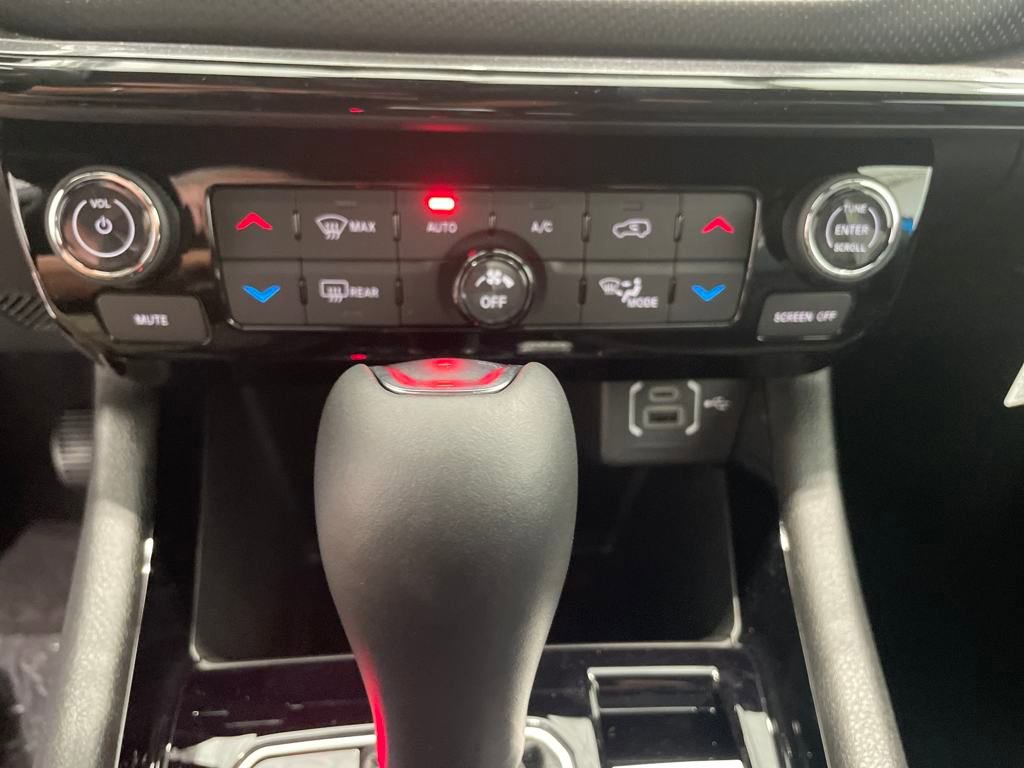 New 2025 Jeep Compass Limited w/ Sun & Sound Group image 17