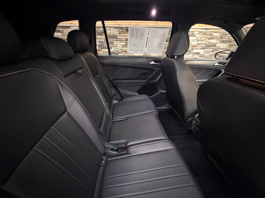 Used 2022 Volkswagen Tiguan SE R-Line AWD/4WD image 32