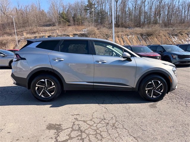 Used 2024 Kia Sportage LX image 12