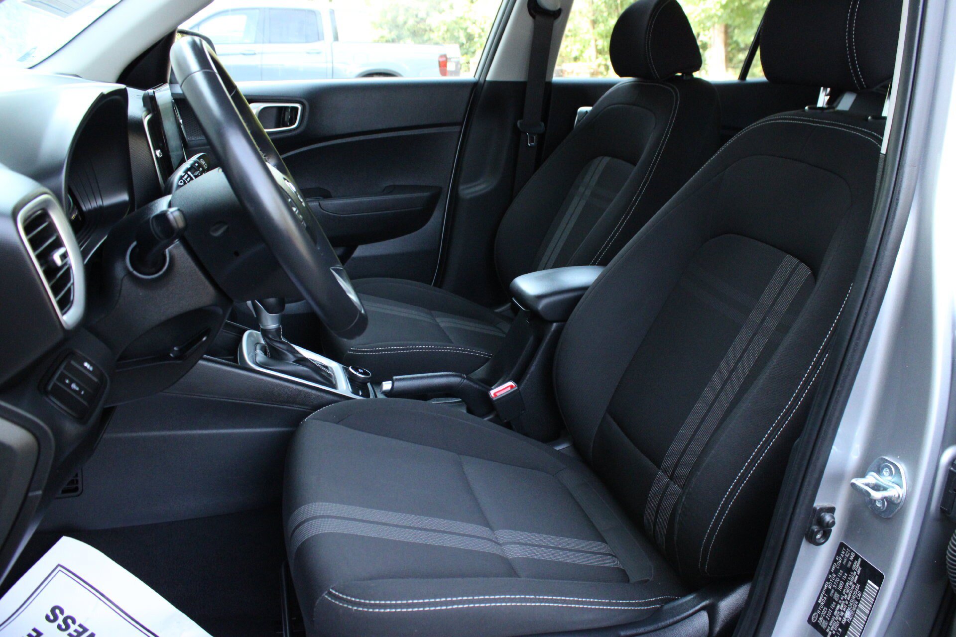 Used 2025 Hyundai Venue SEL FWD image 15