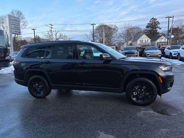 Used 2025 Jeep Grand Cherokee L Altitude image 2