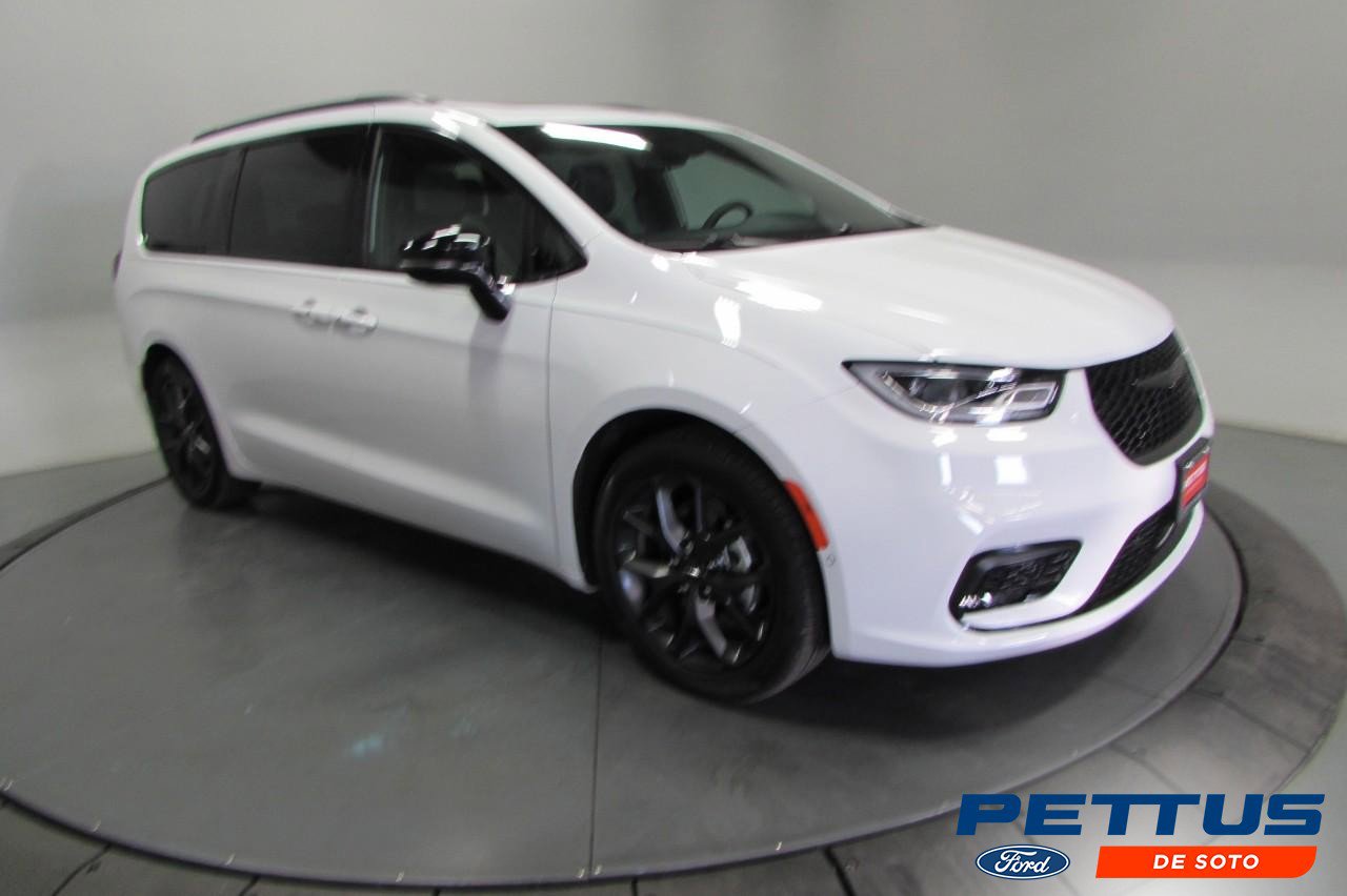 Used 2024 Chrysler Pacifica Limited w/ S Appearance Package