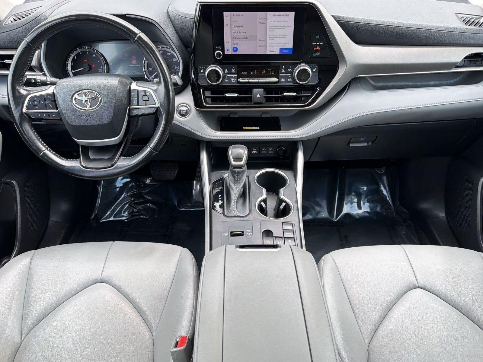 Used 2023 Toyota Highlander XLE FWD image 27