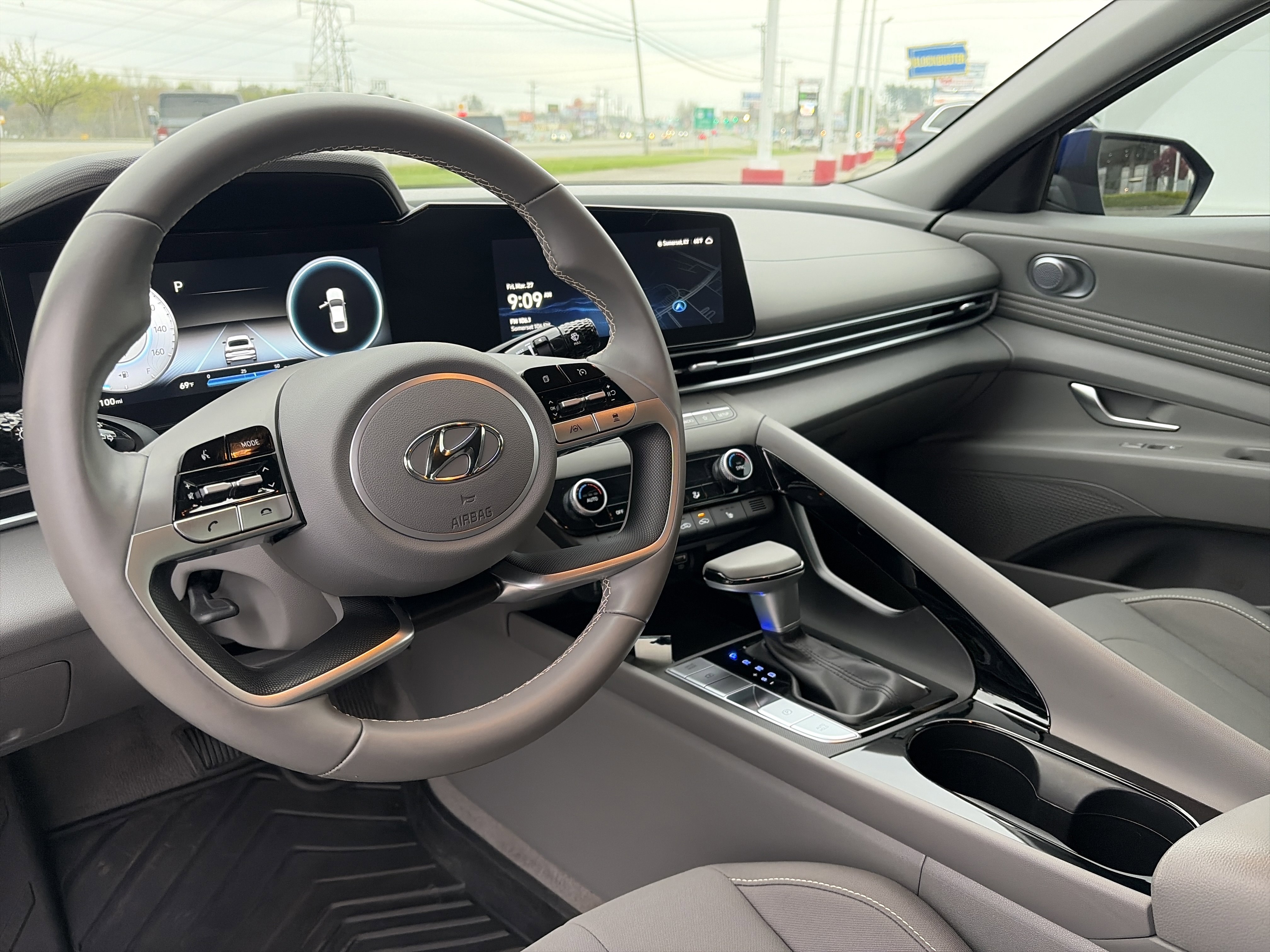 Used 2023 Hyundai Elantra SEL w/ Convenience Package image 15